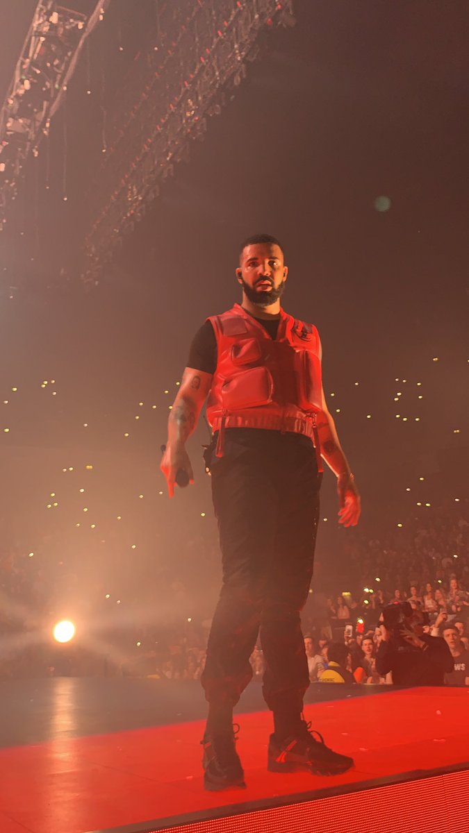 Maria_Armenaki's tweet photo. Same @Drake #AssassinationVacationTour https://t.co/gBbGxdClmP