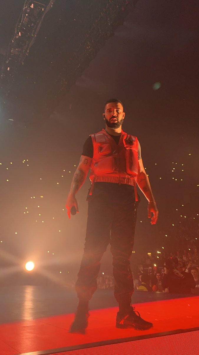 Maria_Armenaki's tweet photo. Same @Drake #AssassinationVacationTour https://t.co/gBbGxdClmP