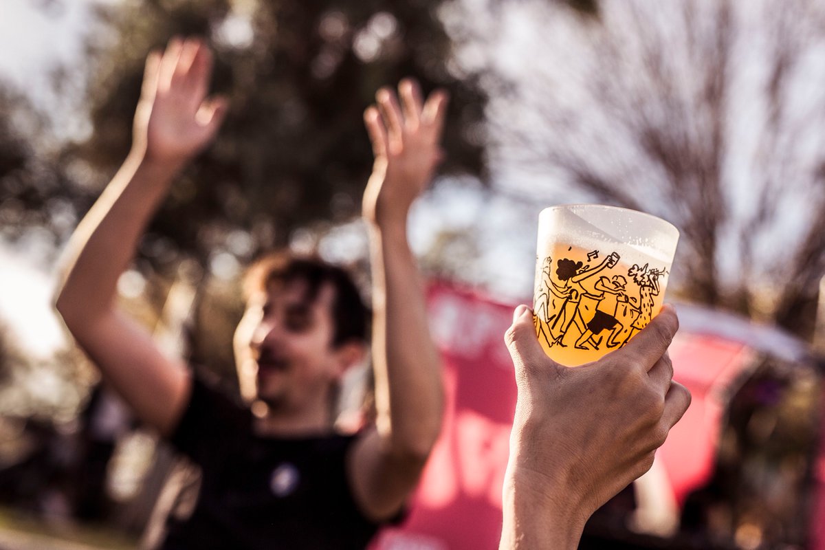 festivaldebbq's tweet photo. ➕ de 7000 personas👧🧔👩‍🦰👵
➕ de 10000 calçots 🥬🥬🥬
➕ 30 barbacoas echando humo 🌪️🌪️🌪️
➕ de 3 toneladas de leña 🌳🌳🌳
➕ de 300 kg de carbón 🔥🔥🔥
Estamos sin palabras 🤐 
Solo nos sale: ¡gracias a todos los que habéis hecho posible #Whatthefoc! ❤️ Larga vida a la brasa ✊ https://t.co/QmJaxgOjEI