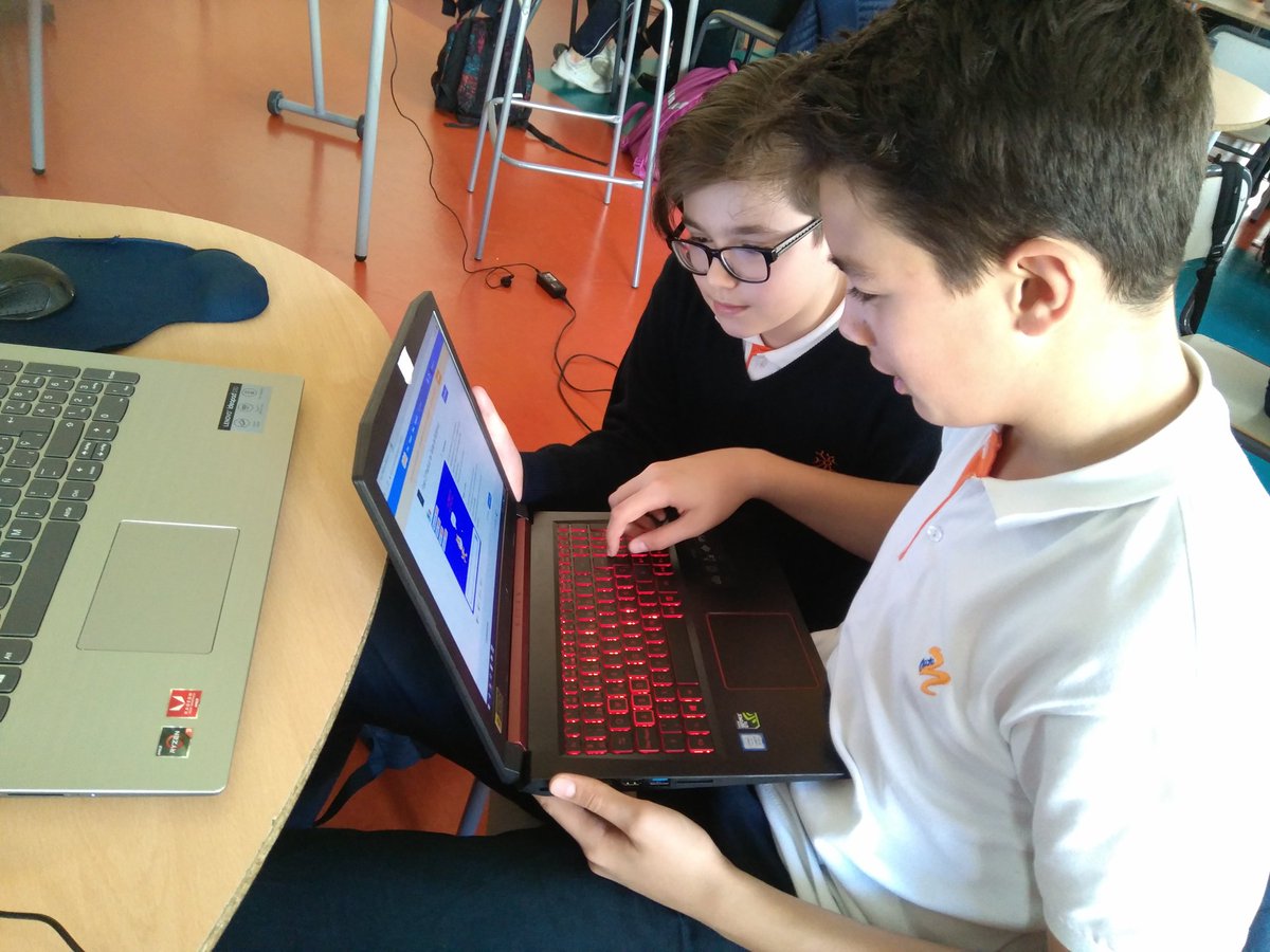 carmennavarro1's tweet photo. @nazaretoporto Hoy en #TPR 2ESO avanzamos en el conocimiento de las variables y su uso en la creación de vídeojuegos matemáticos con @scratch . #PensamientoComputacional 
#ProblemSolving #ProyectosSTEM 
@CARBONCA @CapillaMJ https://t.co/Ql1bvJ8hLW