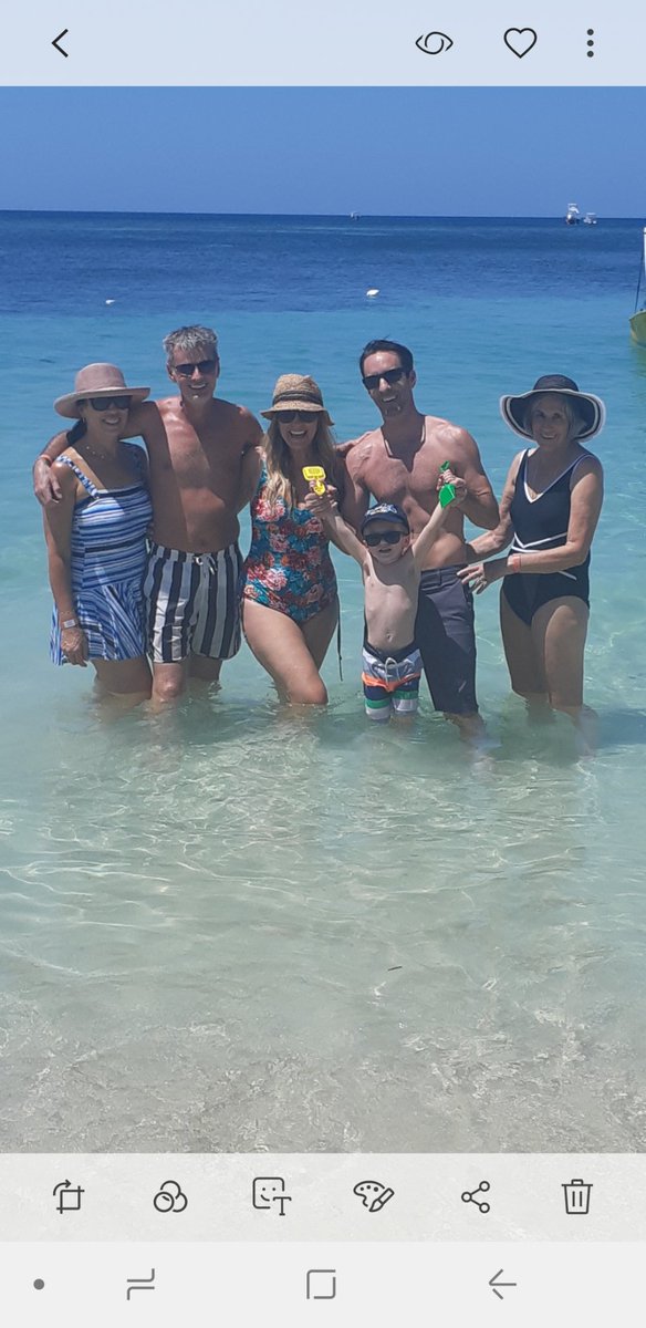 2ksRoatan's tweet photo. #westbay beach #mahoganybay #islandtour #carnivalcruisers #mahoganybay #Roatanexcursion #sloth #monkeys. https://t.co/MSFd7Ieqjc
