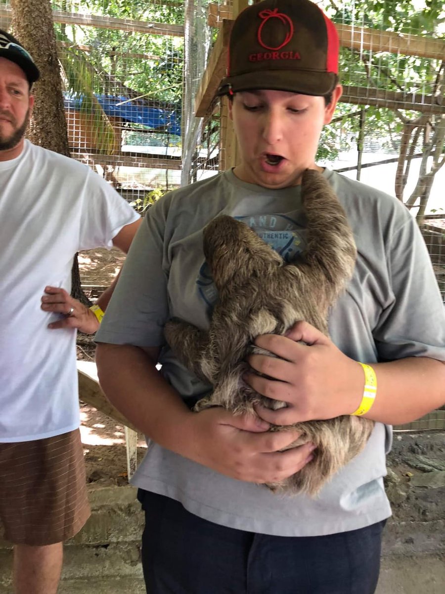 2ksRoatan's tweet photo. #westbay beach #mahoganybay #islandtour #carnivalcruisers #mahoganybay #Roatanexcursion #sloth #monkeys. https://t.co/MSFd7Ieqjc