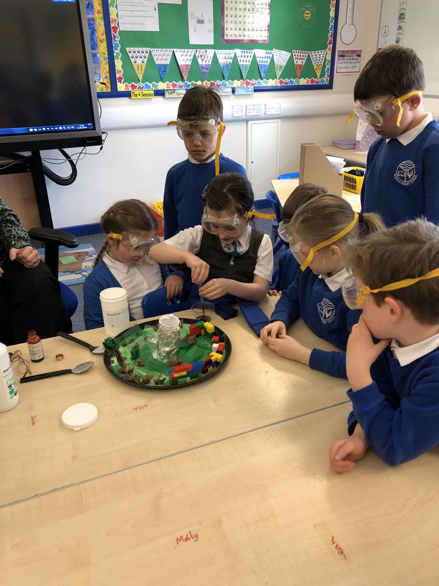 seaview_ps's tweet photo. Science Week is in full swing at Seaview.  P2a had lots of fun yesterday predicting what would happen when they mixed materials in their volcanoes. Great scientific discussions between the boys and girls. #BritishScienceWeek #teamwork #angusscience 👩‍🔬👨‍🔬 https://t.co/fc629WytfQ