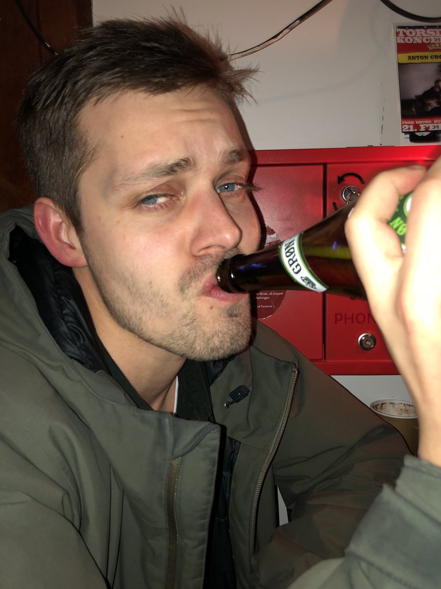 OskarFolmann's tweet photo. Can’t wait to go on pubcrawl with this crazy son of a bitch again #dreyerjuice #sicknight #loyalitet #brothers @luderenvincent https://t.co/Sn096wwVzA