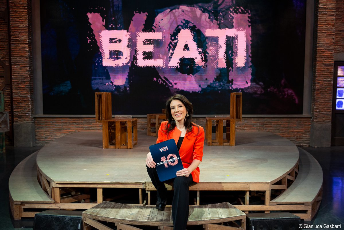 BeatiVoiTv2000's tweet photo. si parla di "onora il padre e la madre" nella puntata di domani di #BeatiVoi #10comandamenti; ospiti di @beatricefazi : #TimGuenard @fcordio @DomyDamico #BrunoTognolini #PieroVillaggio e l'intervista di @annina_mad a #SandroMazzola. Appuntamento su @TV2000it ore 21.05 https://t.co/dfJePDRvof