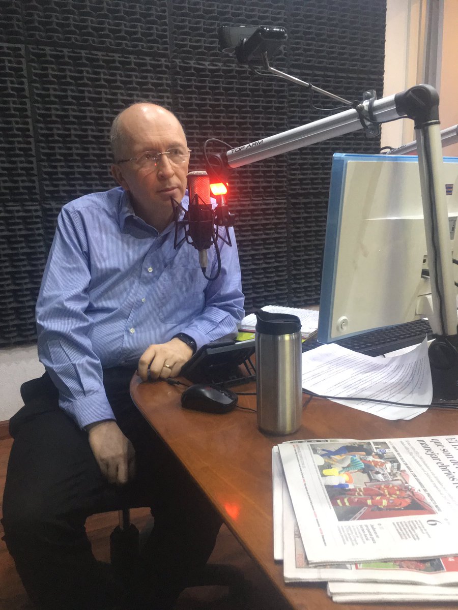 FernandoCasadoG's tweet photo. Al aire @MashiRafael explicándole al país a través de la radio Voz de Tomebamba el perjuicio del acuerdo con el #FMI para Ecuador y la corrupción del gobierno de @Lenin en el #CasoINA https://t.co/PAQV4Ux8vu