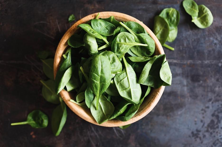 youtrients's tweet image. Basil isn’t just a garnish to go on top of your pizza, it’s actually quite the power plant! Part of the mint family, basil has many immunity enhancing properties and disease fighting antioxidants that aid in benefiting brain function and improving digestion, to name a few.
