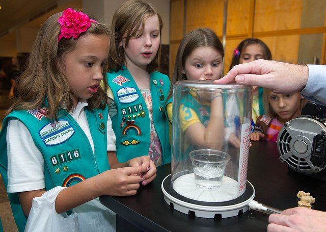 LearnWithNASA's tweet photo. Happy 107th Birthday, @girlscouts! 🎂 Do you know a girl scout working to earn a new space science badge? Check out these sites with great space science info! 
Space Place: https://t.co/0cTmNy0WaQ 
Our Solar System: https://t.co/La5diBW2y9 https://t.co/3WlAauQNF0