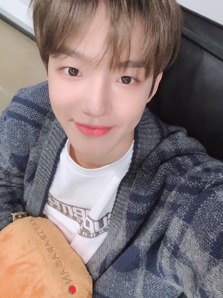 bnmboysofficial's tweet photo. [#MXM/#임영민] 여러분 오늘 하루도 수고했어요 등토등토 오늘도 good night!!⭐️ https://t.co/Lbt80v6l9j