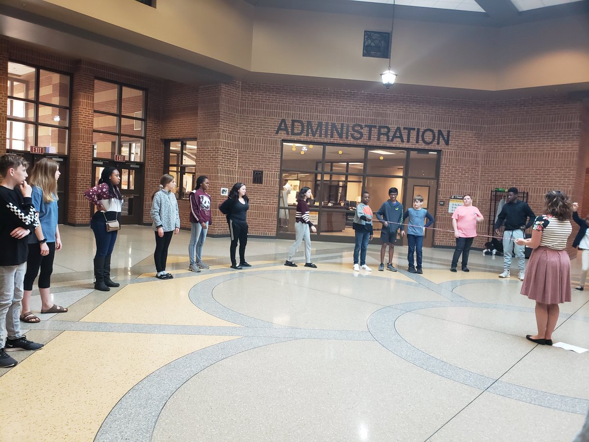 RichmondHillMS's tweet photo. Seventh Grade Math Students have been studying parts of a circle, and recently participated in a lesson in the atrium.  

Students demonstrated the definition and parts of a circle such as radius, diameter, chord, and circumference using themselves and string.  #WeAreRHMS https://t.co/3Yyujgopu9