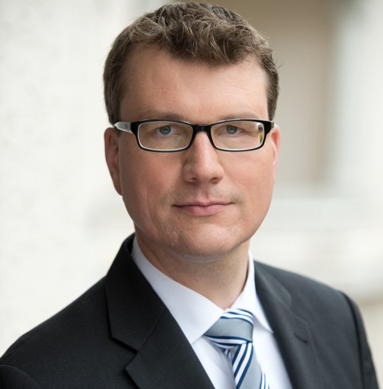DonnerReuschel's tweet photo. Annahme des #Brexit Vertrags mit der #EU oder Verschiebung um 3 Monate? Die #Kapitalmärkte preisen diese Szenarien ein, keinen harten Brexit. #GBP im Vergleich zum #Euro nach wie vor fest. #Unsicherheit bleibt.
#CarstenMumm #DonnerReuschel
https://t.co/ldUyFwfPbz https://t.co/xTQzwR7Bcc