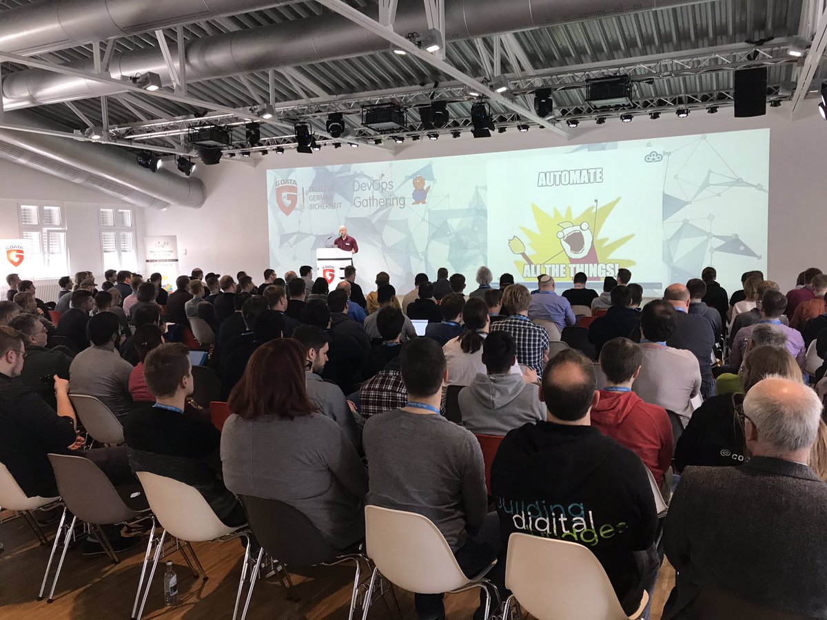 KaiNeuhaus's tweet image. Full House @DevOpsGathering #DOG19 #communicode