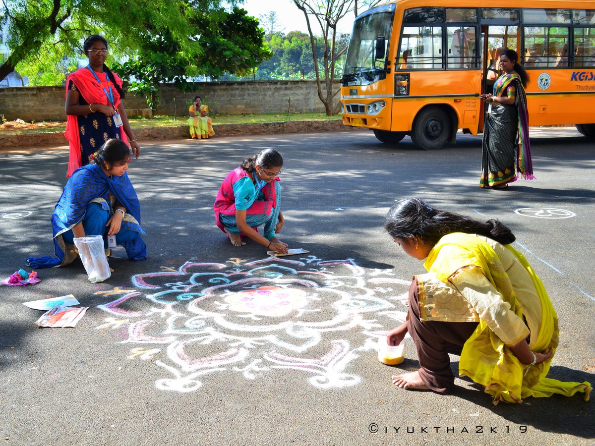 kgkitean's tweet photo. Moments of Iyuktha 2k19 
Varna Mugulam 
#kgisl #KGiSL #kitekg #kgkite #KiTE #kgkitean #culturals #iyuktha #iyuktha2k19 #kgislife #kgislcollege #today #daily #kgislcollege #coimbatore #coimbatorevizha https://t.co/iv1qhZXMDv