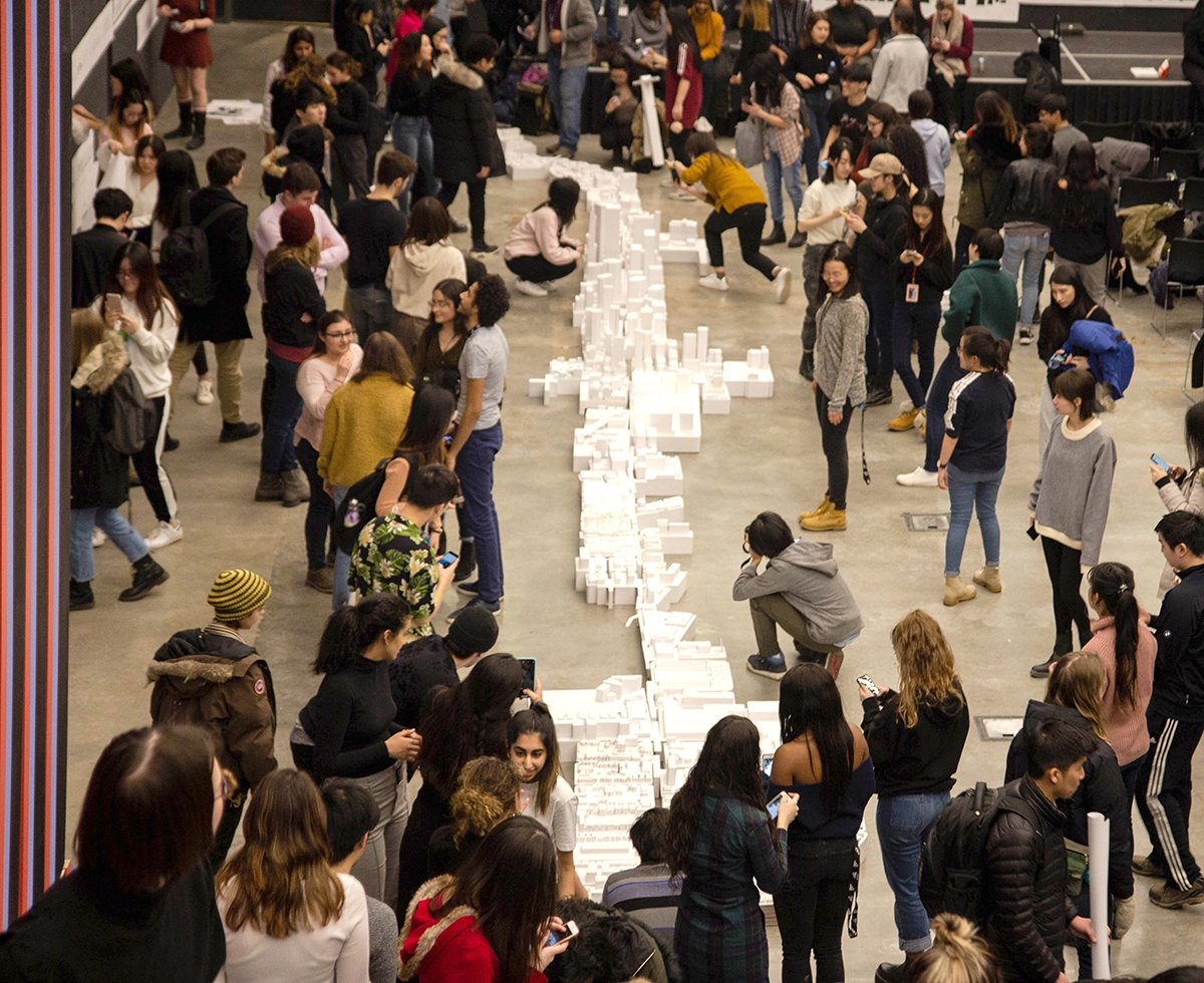 UofTDaniels's tweet photo. Our undergraduate students made a 15-metre-long model of King Street from the Queensway to the Don River: https://t.co/7foZMm2ErZ #CloseReadingsinUrbanDesign #ArchitecturalStudies #Toronto #UofT #urbanism https://t.co/XIcyxtHDfS