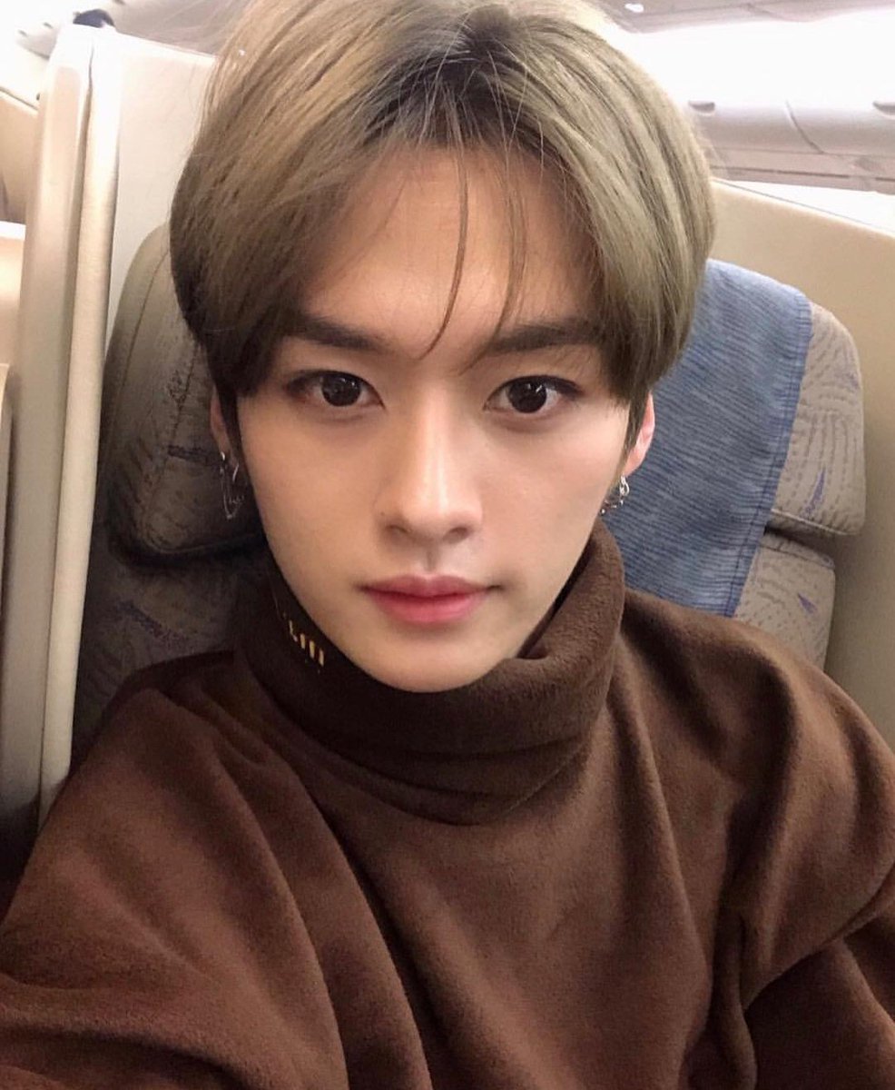 WooknowTH's tweet photo. "พี่อูจิน เมื่อไหร่จะกลับบ้าน"
"คิดถึงพี่แล้วหรอ พี่มาทำงานแค่5วันเองนะ เดี๋ยวกลับแล้วครับ"
"ป่าวอ่ะ ไม่มีคนซักผ้า กวาดบ้าน ถูบ้าน ทำกับข้าวให้"
"อีก2เดือนเจอกันนะที่รัก"

#WooKnow #อูลี #WooKnowFIC https://t.co/11naqUAycI