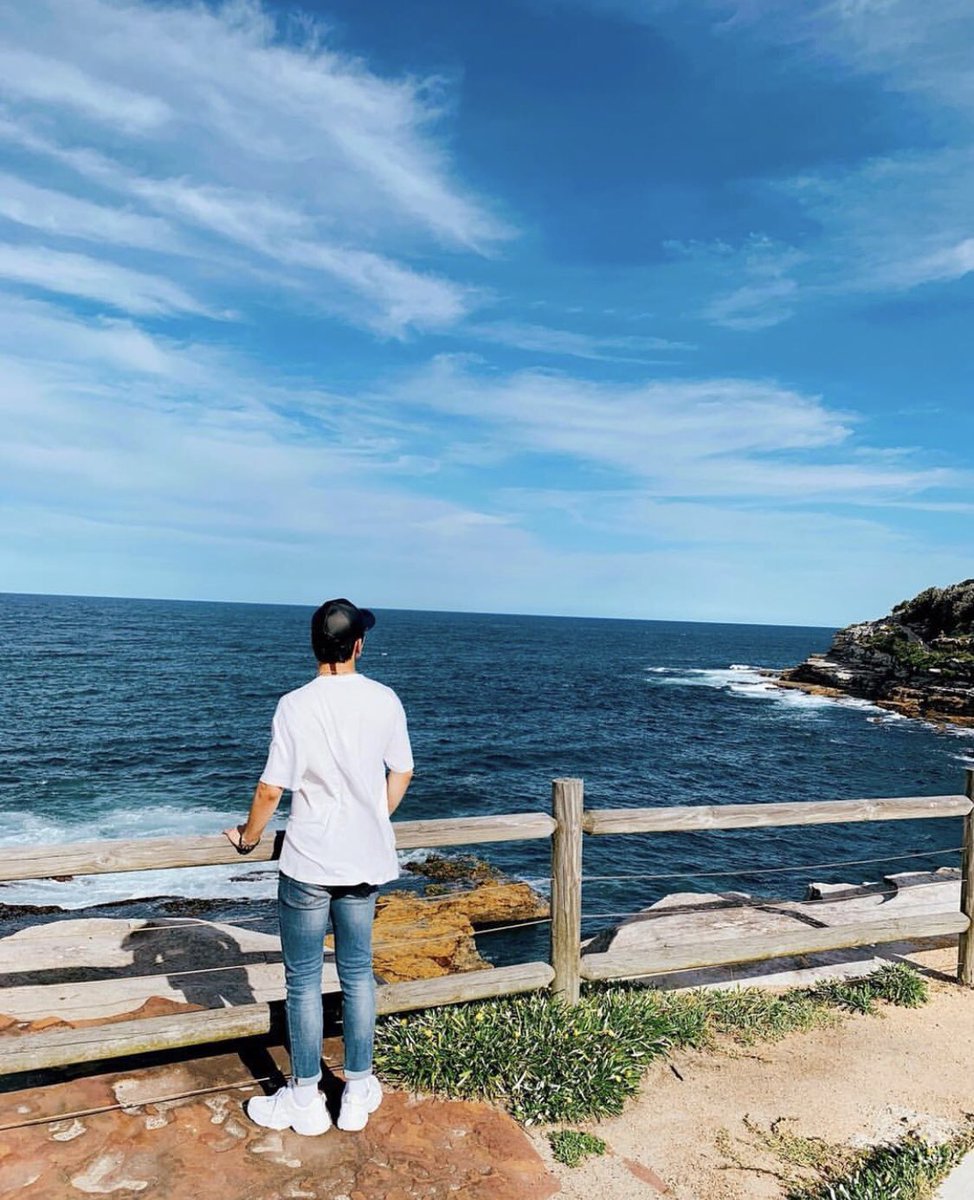 WooknowTH's tweet photo. "พี่อูจิน เมื่อไหร่จะกลับบ้าน"
"คิดถึงพี่แล้วหรอ พี่มาทำงานแค่5วันเองนะ เดี๋ยวกลับแล้วครับ"
"ป่าวอ่ะ ไม่มีคนซักผ้า กวาดบ้าน ถูบ้าน ทำกับข้าวให้"
"อีก2เดือนเจอกันนะที่รัก"

#WooKnow #อูลี #WooKnowFIC https://t.co/11naqUAycI