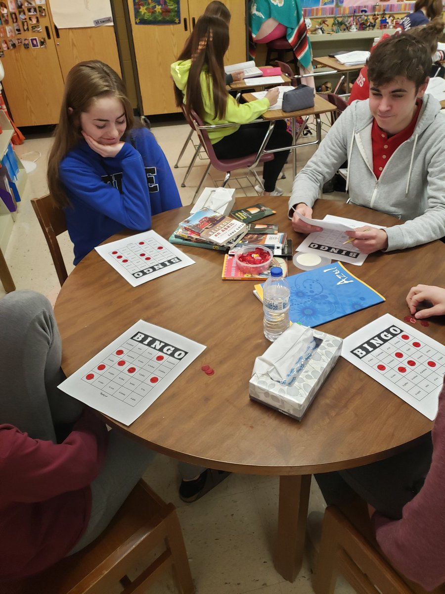 loefflerbell's tweet photo. #CAPP204 students review #género. #studentchoice #flippity #kahoot #collaboration #elcapitalvslacapital @MHSIrvine @MuskegoNorwaySc https://t.co/6PR0SNN9Lz