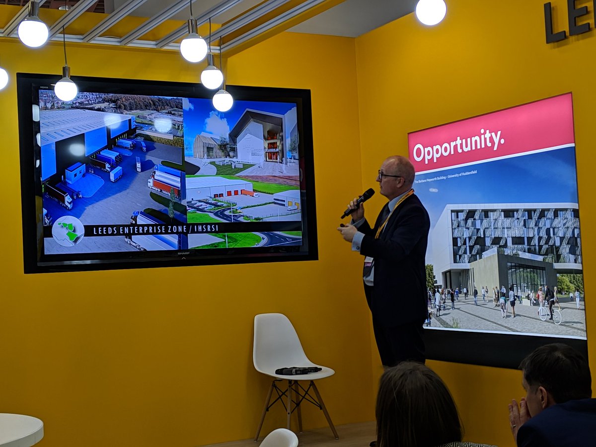 leedskeytonorth's tweet photo. Martin Farrington now sharing an update on the Institute of High Speed Rail which will be located on the Enterprise Zone and bring global leading technology to the region. #LeedsKeyToTheNorth #HS2Ready #OneNorth https://t.co/ugPaXoDsMT