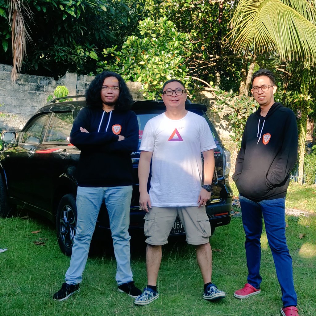vikingkarwur's tweet photo. Sudah berada di #Manado bersama @eljuno_ @jemmynovy untuk beberapa kegiatan @BAT_Indonesia @IndoBrave di kampus UNSRAT, Komunitas $BAT & Content Creator Lokal di minggu ini.
@BAT_Community @brave @AttentionToken #BeBrave #BATtripManado #SalamBakuDapa #FixTheWeb https://t.co/QCyBRcGlgf