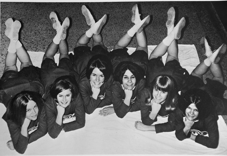 SDMagazine's tweet image. Today in 1968, 6 #RapidCity cheerleaders and 3 adults were killed in a plane crash while flying home from the State A basketball tournament in #SiouxFalls. The "Spirit of Six" award is given in their honor.
southdakotamagazine.com/the-spirit-beh…