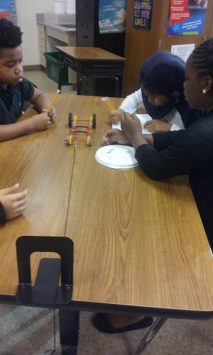 SciCoachOv's tweet image. Mr. Tolbert's Ss @SpeasGlobal testing the pull of  gravitiy causing motion of their #STC Motion &amp;amp; Design cars. #Sci5P1 #ExpModelDemo  #HappySciCoach #WeDoScienceWell @WSFCS_Science