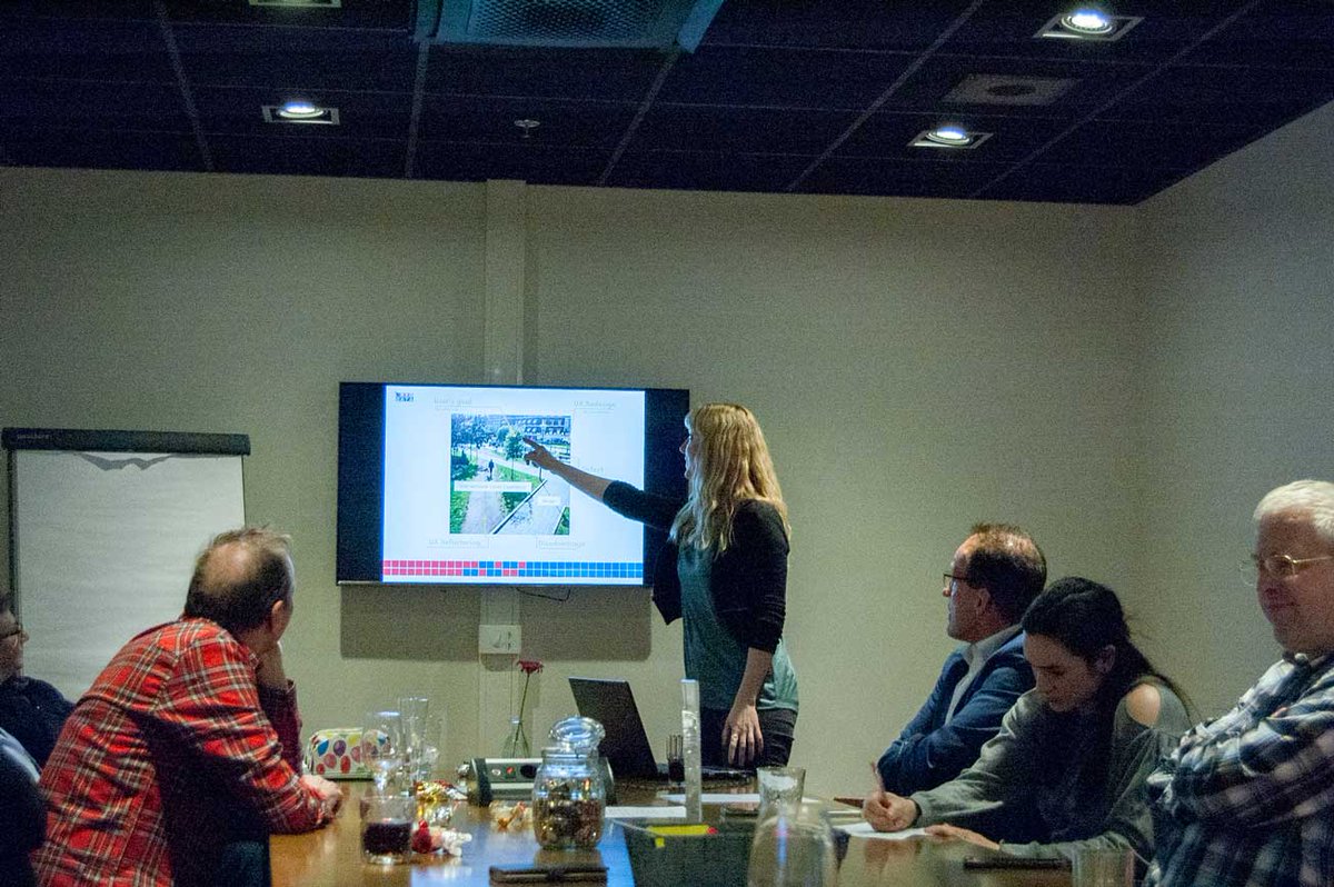Red_Data's tweet photo. Personeelsmeeting 7 maart. Nieuwe collega's, commerciële updates, nieuwe stappen en persoonlijke presentaties kwamen aan bod. We leerden Resource Manager AW de Booy beter kennen en Carolien Stevens vertelde iets over het vakgebied en het begrip 'UX'.🍴 https://t.co/U5BzMCSUp0