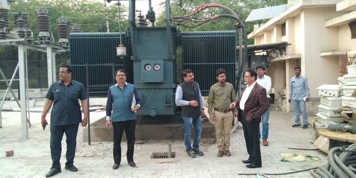 Surprise visit in evening to 33 KV sub station Masani Mathura. Technical points ok except a few 33 KV work under construction. Instructions given to complete by 31st March. Records at sub station found intact except hard copy of consumer list. EE instructed to place. <a href="/EMofficeUP/">Energy Minister Office UP</a>