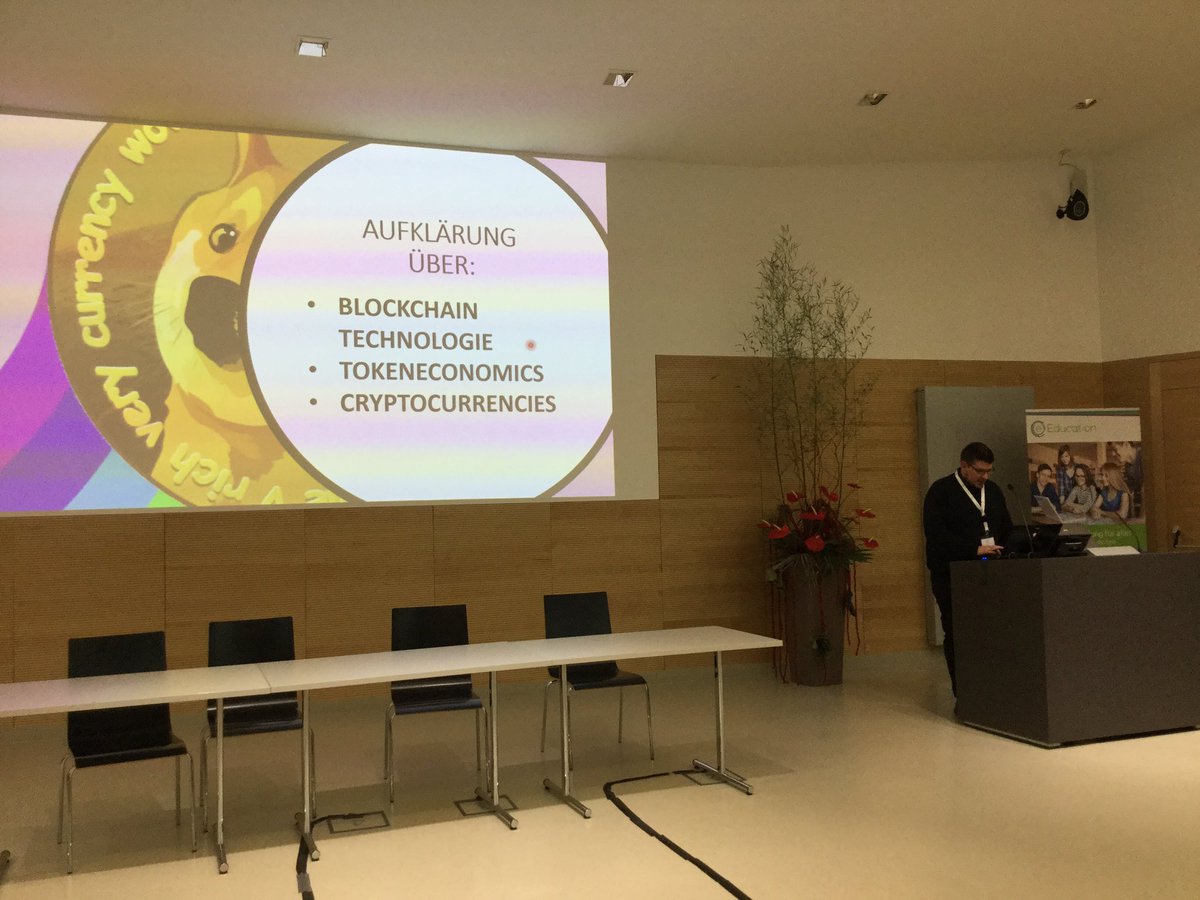 AnSchlager's tweet photo. #eept Alex Pfeiffer bei seinen interessanten Beitrag über Blockchain die für mich trotzdem noch immer ein Mysterium bleiben @imb_duk @donau_uni https://t.co/9spbRRMl7W