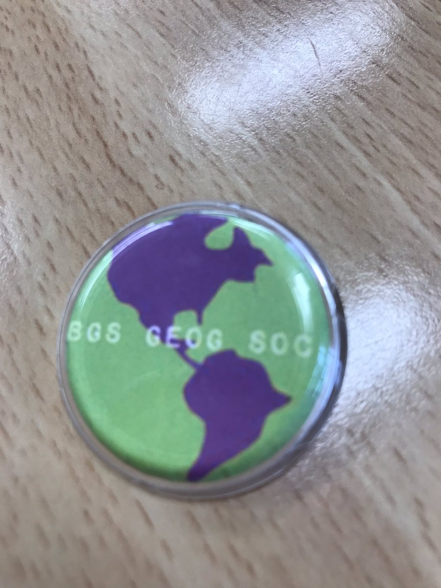 BGS_Geography's tweet photo. Geog Soc members discuss their plans for the future #greenroof #eco π³π²π±πΏ#keepgeogging #geogsoc πΏπ±π³π²#watchthisspace #BGS #SixthForm π https://t.co/qSzhB1J56j