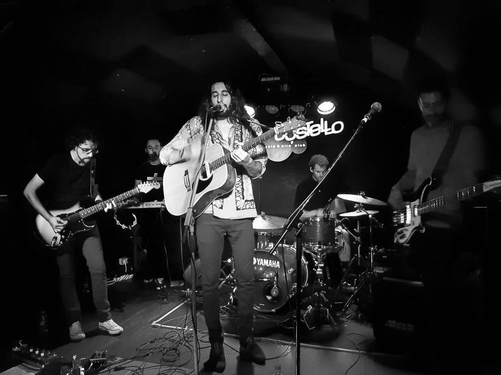 @Los_Pilotos y @checopolaco , dos de las aventuras paralelas de tres miembros de <a href="/LosPlanetasGr/">Los Planetas</a>, participan el próximo S16Mar en <a href="/salaplantabaja/">Planta Baja</a> en la fiesta de presentación de <a href="/sonoramaribera/">Sonorama Ribera</a> 2019, junto a la banda de origen canario <a href="/ElIncreiblePaso/">El Increíble Paso</a>. 
conciertosengranada.es/conciertos/924…