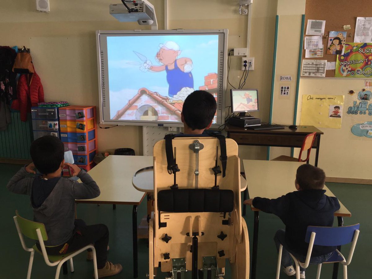SantErmengol's tweet photo. Avui a l'Aula Estable hem estrenat la pissarra digital interactiva! 😁👏
Gràcies #ADTE @GovernAndorra #estemcontents https://t.co/zO3WDLm6Un