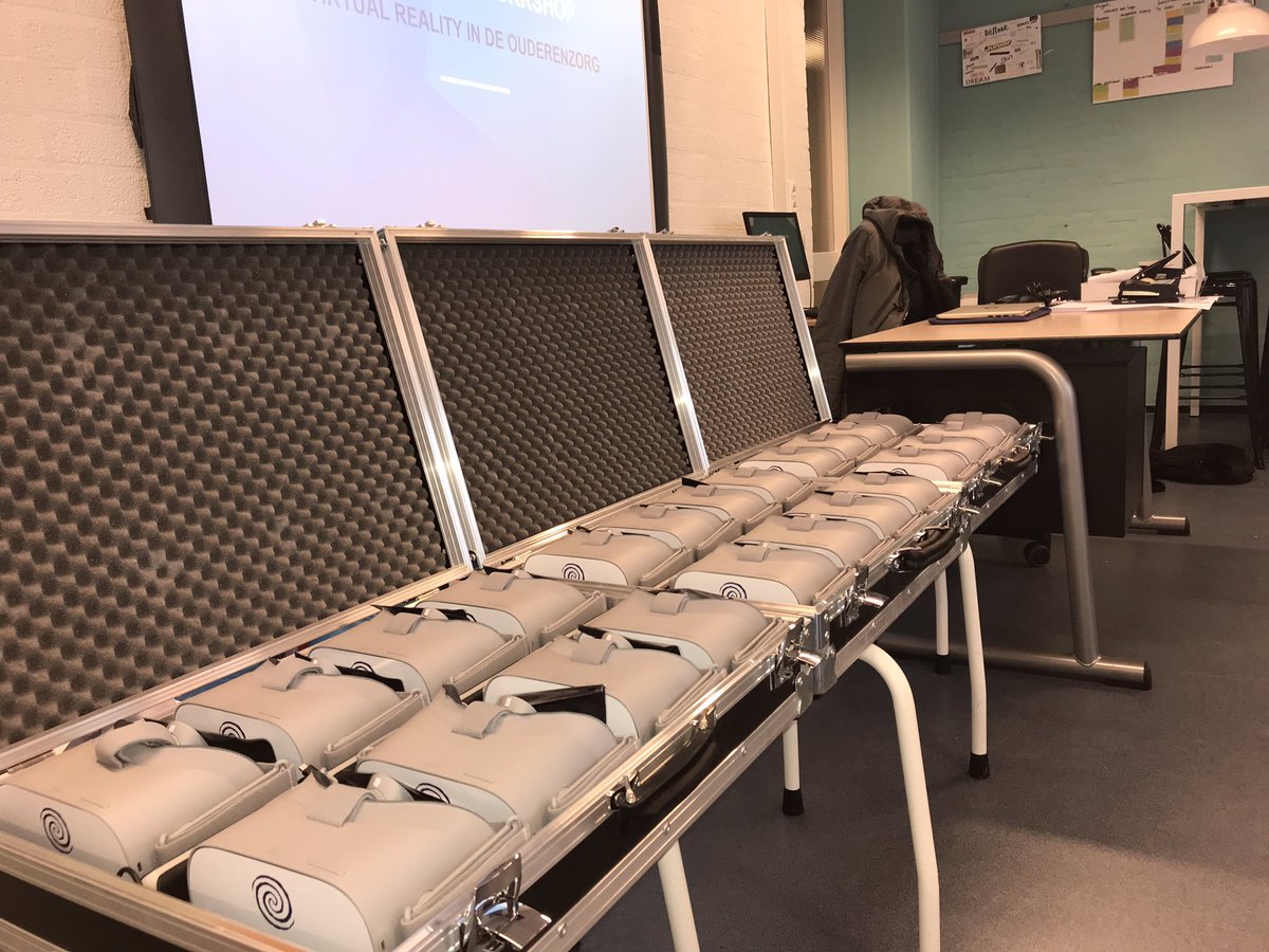 VRinSCHOOL's tweet photo. Erg leuk om @UrsulaHorn te begeleiden rondom de integratie van educatieve Virtual Reality! Vandaag was de oplevering van hardware. #opleidingsprogramma #vr #educatie https://t.co/1gtjIOfIIH