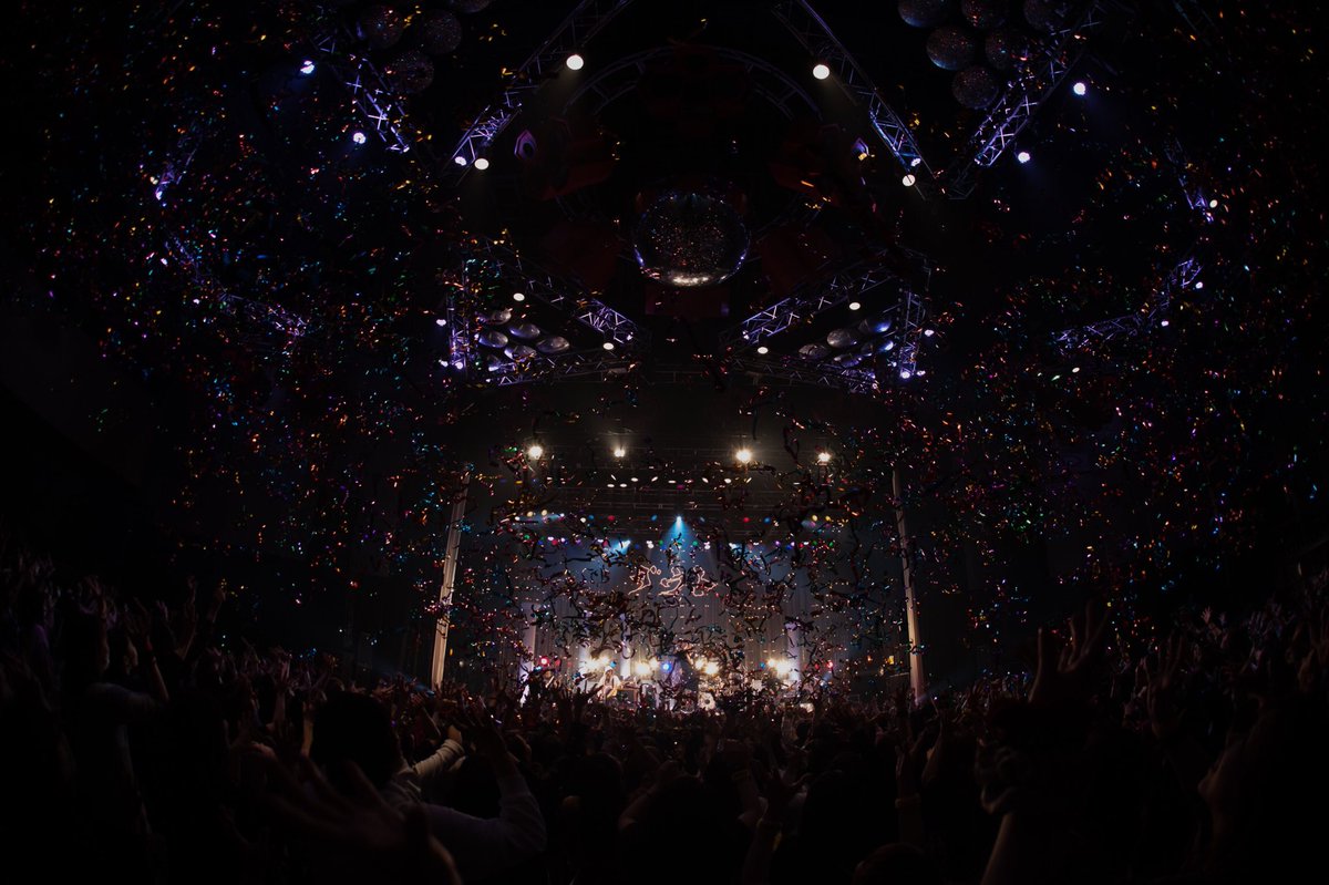 musicmagic3923's tweet photo. #これが私のビフォーアフター

先日のダウト【@info_d_out 】
新木場STUDIOCOASTワンマン
ライブ写真のbefore→afterです

Nikon D850
SIGMA 15mm F2.8 fish
1/200 F5.0
iso800 https://t.co/cHskEjmd54