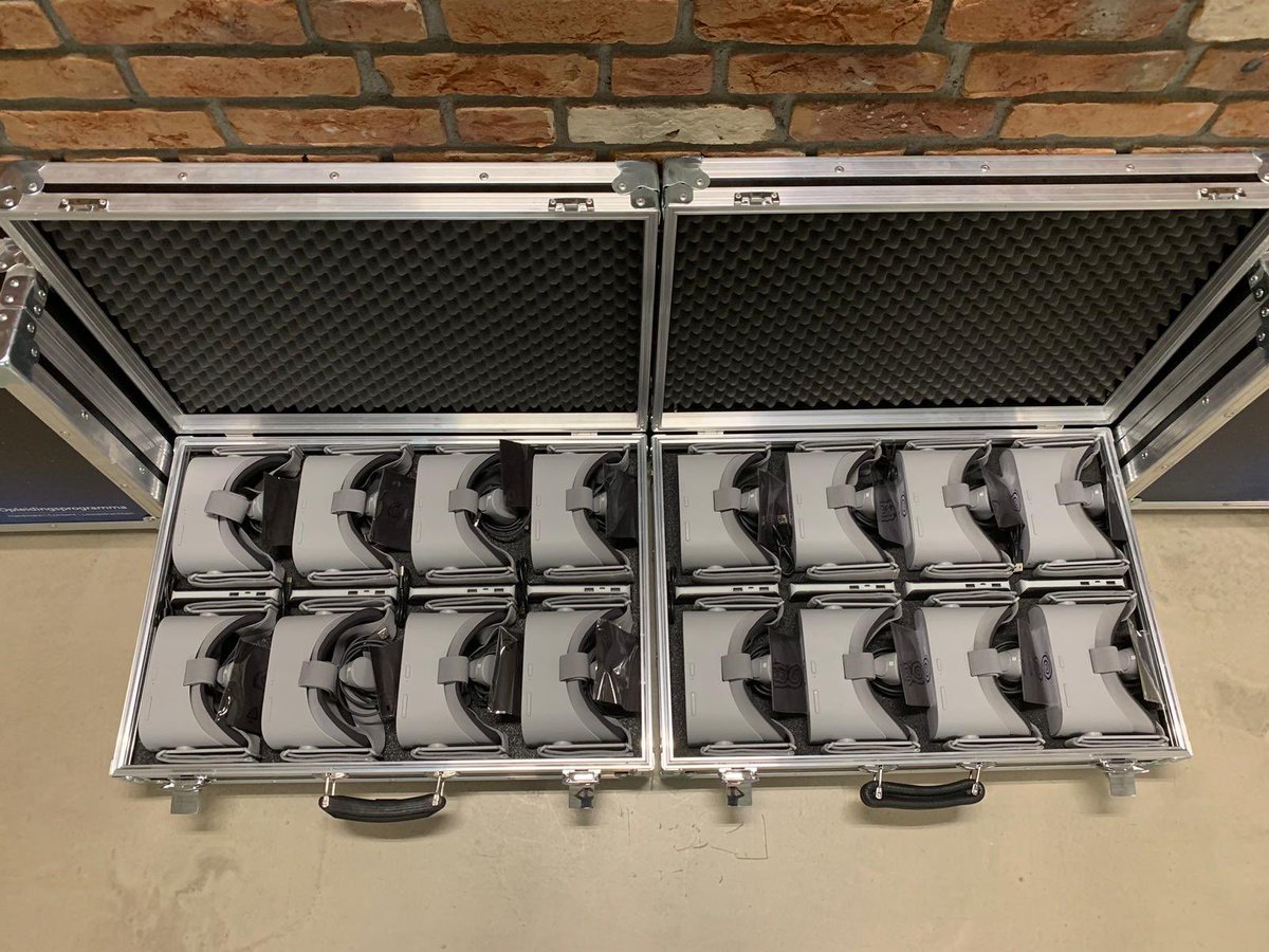 VRinSCHOOL's tweet photo. Ook @AlbedaMBO startcollege begeleiden we de komende periode rondom de integratie van educatieve Virtual Reality. #opleidingsprogramma #hardware https://t.co/ztAFohrLrV