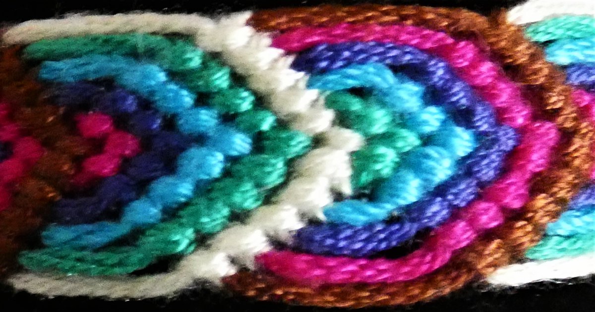 laure97410's tweet photo. https://t.co/zF5ECrzCJ6 #bracelet #braceletdelamitié #friendshipbracelet #feuille #fils #filsdmc #faitmain #handmade #patron #diagramme #tuto #tutovidéo #diy https://t.co/RnemuGWTqL