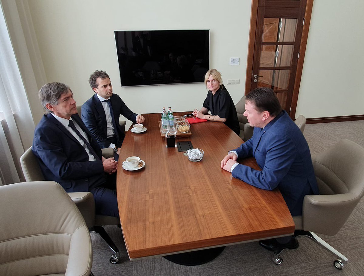 Discussing current developments in railway industry with the director general of the <a href="/uic/">UIC railways</a> Jean-Pierre Loubinoux, his deputy François Davenne and executive director of the <a href="/CER_railways/">CER🚆 #OnTrackForEurope</a> Libor Lochman before Management Committee of the UIC meeting in Riga.