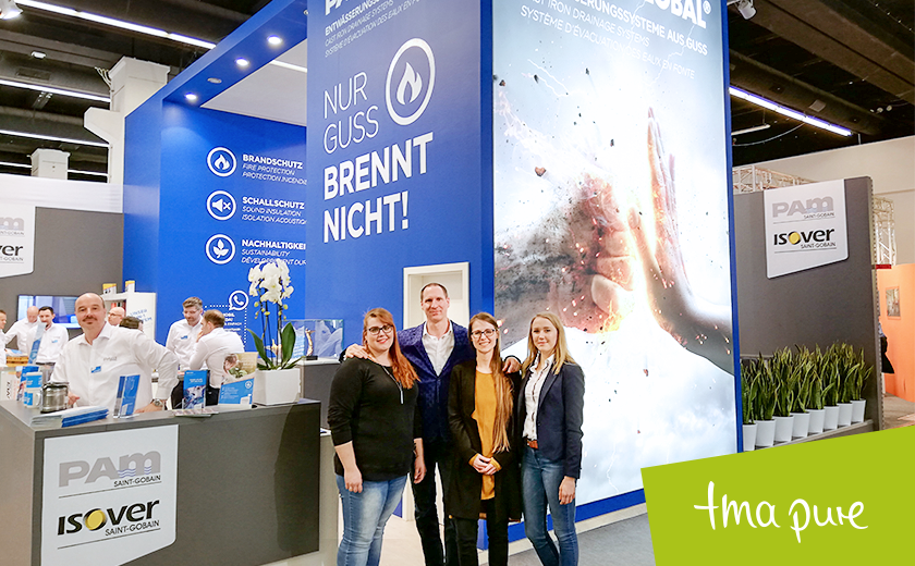 tmapure's tweet photo. Blau, blau, blau ist der SAINT-GOBAIN HES Stand auf der #ISH! Der von uns konzipierte Messestand ist ein echter Farbknaller mit großem Leuchtdisplay und fällt richtig auf. Gestern hatten wir einen super ISH-Tag und haben viel positives Feedback erhalten. #ish2019 #messefrankfurt https://t.co/jDyPDVqakH