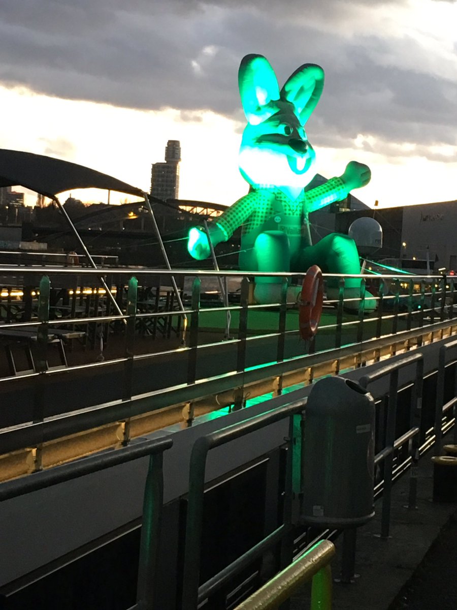 pravinvaillant's tweet image. #byeish #awesomeshow #ISH2019 @vaillantuk #alsobumpedintogmg #heissittingnexttomepointing