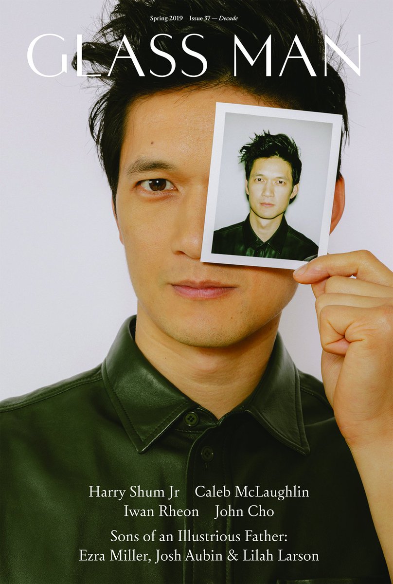 glassmagazine's tweet image. Triple threat @HarryShumJr is the digital cover of our 10-year anniversary issue, in @bottegaveneta ✨
Photographer: Heidi Tappis
Stylist: Anna Schilling
#TheGlassMagazine #HarryShumJr #Issue37 #10yearsofGlass