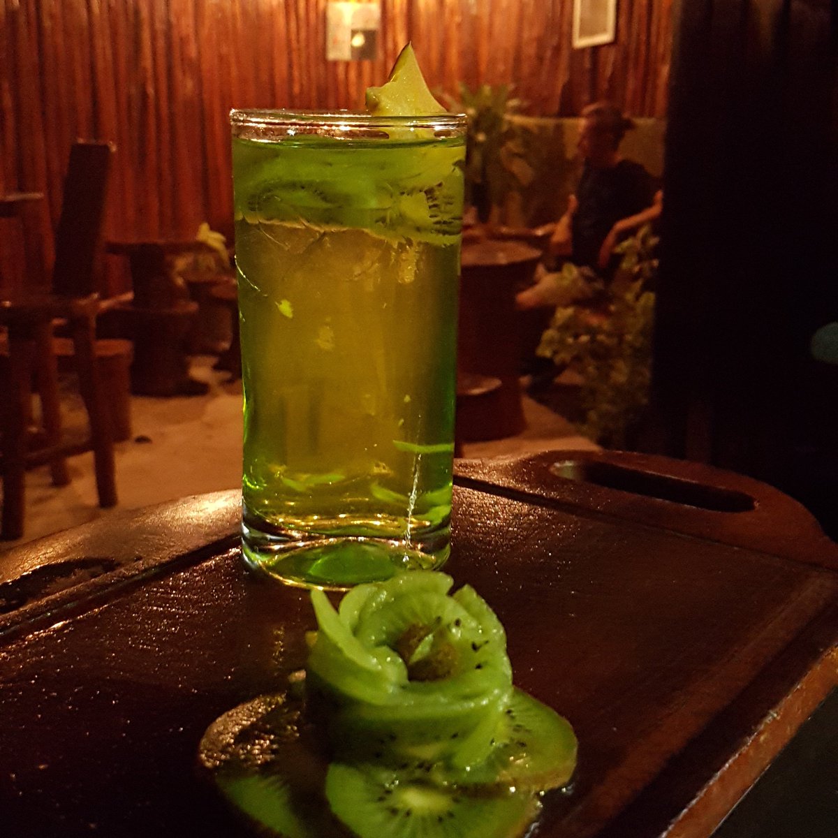 chefmarcoleanos's tweet photo. Gin Jade #drinklocal #drinks #ginebra #mezcal #Kiwi #drinkslovers https://t.co/uugpSQHH8V