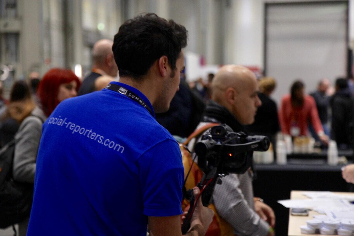 soc_rep's tweet photo. Live da #Milano per #awssummit2019 con @Accentureitalia, occasione perfetta per scoprire come il #cloud sta accelerando l'innovazione aziendale e conoscerne tutti i relativi vantaggi. Anche oggi in campo un grande team! 🚀

#socialreporters #brandjournalism #storytelling https://t.co/GuI5MhdUT6