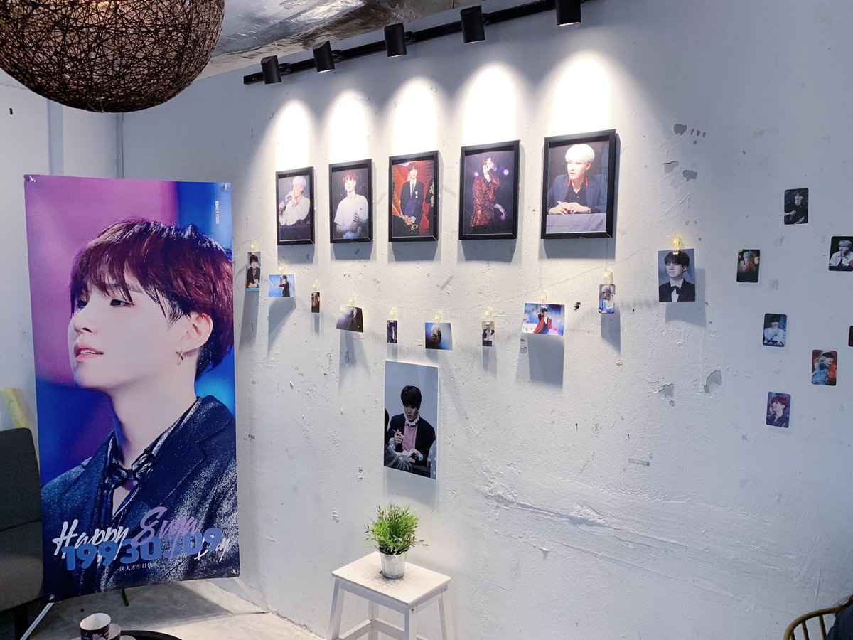 chimchimroll's tweet photo. and all the stuff I got from +82!!! The deco was really pretty here ✨✊🏼 #GENIUSLABSG https://t.co/fEPZ86nmGD
