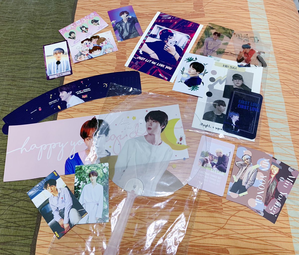 chimchimroll's tweet photo. and all the stuff I got from +82!!! The deco was really pretty here ✨✊🏼 #GENIUSLABSG https://t.co/fEPZ86nmGD