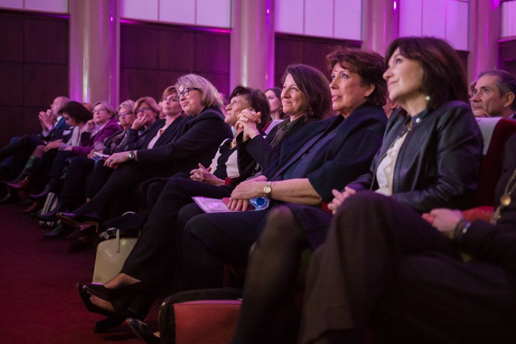 Des difficultés et des besoins existent, mais rien ne justifie l'#EHPAD bashing.

Vous qui prenez soin de nos aînés dans un des 7000 #EHPAD de ce pays, soyez sûrs de mon soutien total : votre engagement quotidien les aident à vieillir dans la sérénité et celles leurs proches.