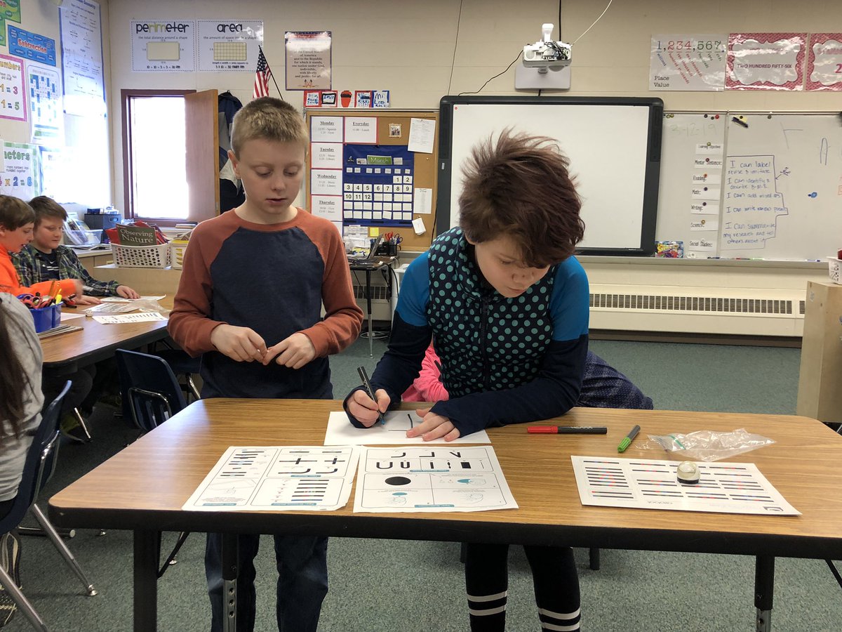 MrJasonLook's tweet photo. @BFroadrunner 4th graders learning about @Ozobot! So much fun! @GFSchools #learningatBF https://t.co/nWCcusYfEV