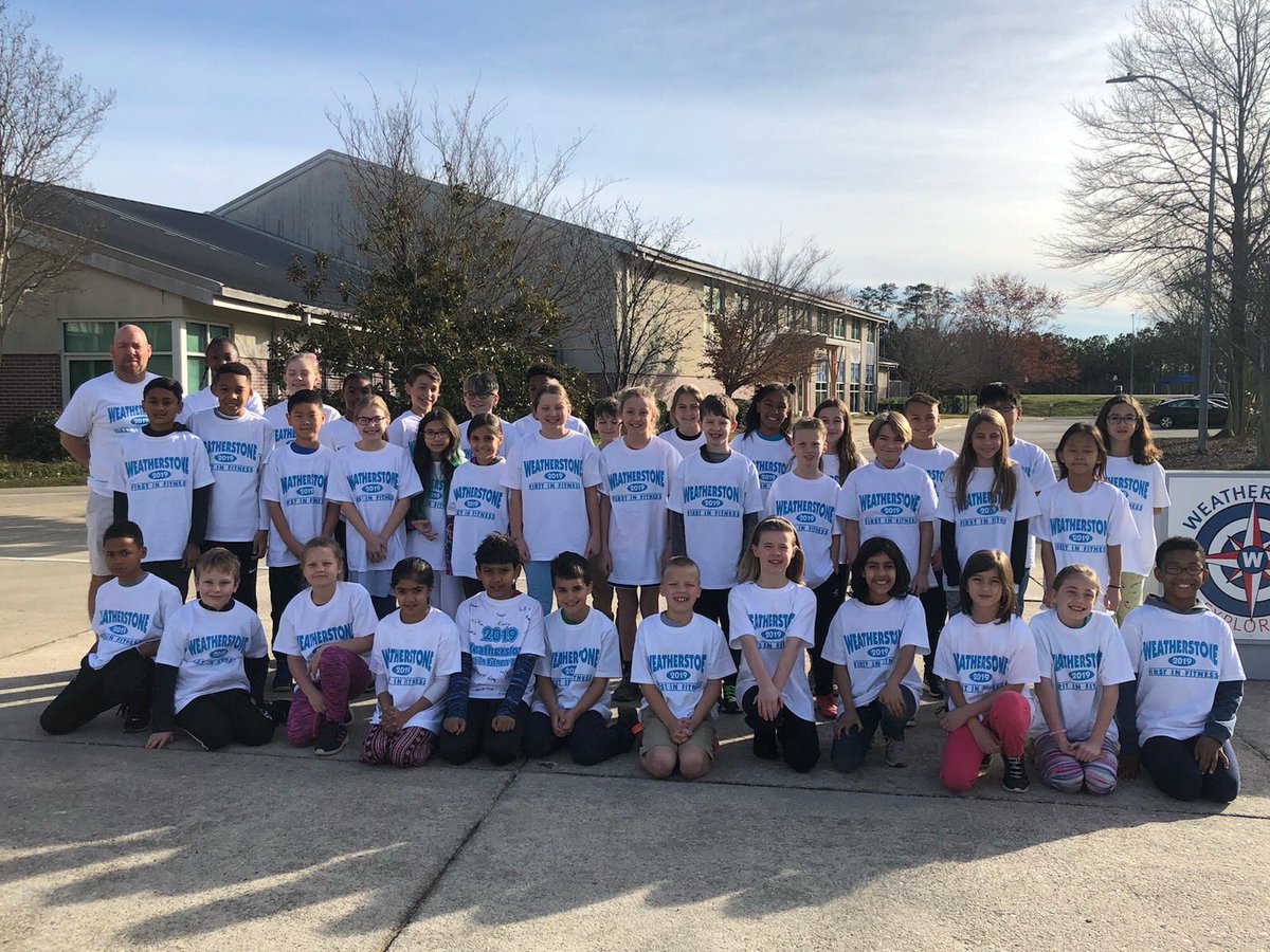 MrRmulford's tweet photo. Ladies and gentleman your 2019 #FirstinFitness team! Southeast Raleigh High get ready! https://t.co/k68thSgKT3
