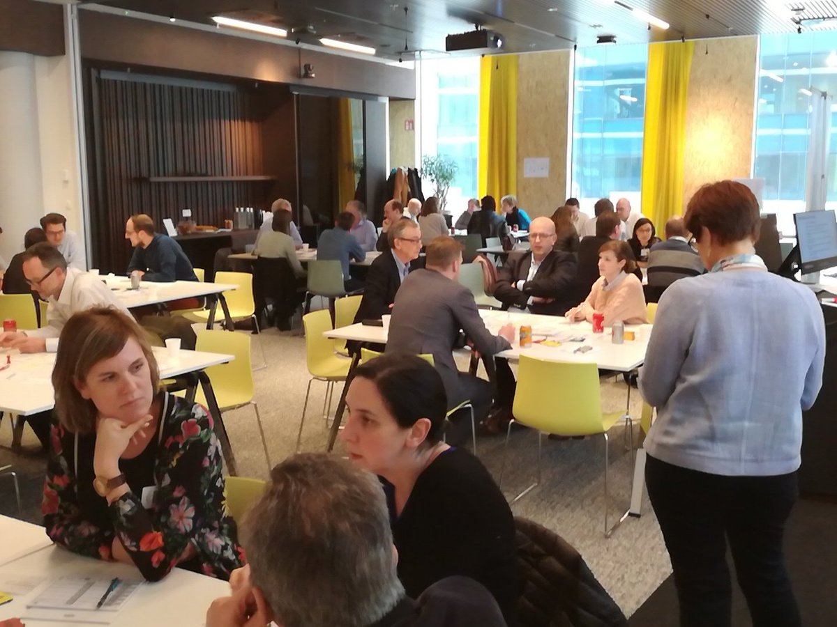 thomasdsp's tweet photo. 50 personen van 25 verschillende bedrijven gebruiken werkplekspel om na te denken over de werkomgeving en hoe je  er in te gedragen. @CfPB_Delft @ADMbelgium #brainmove on tour https://t.co/Wc4ex7owhb
