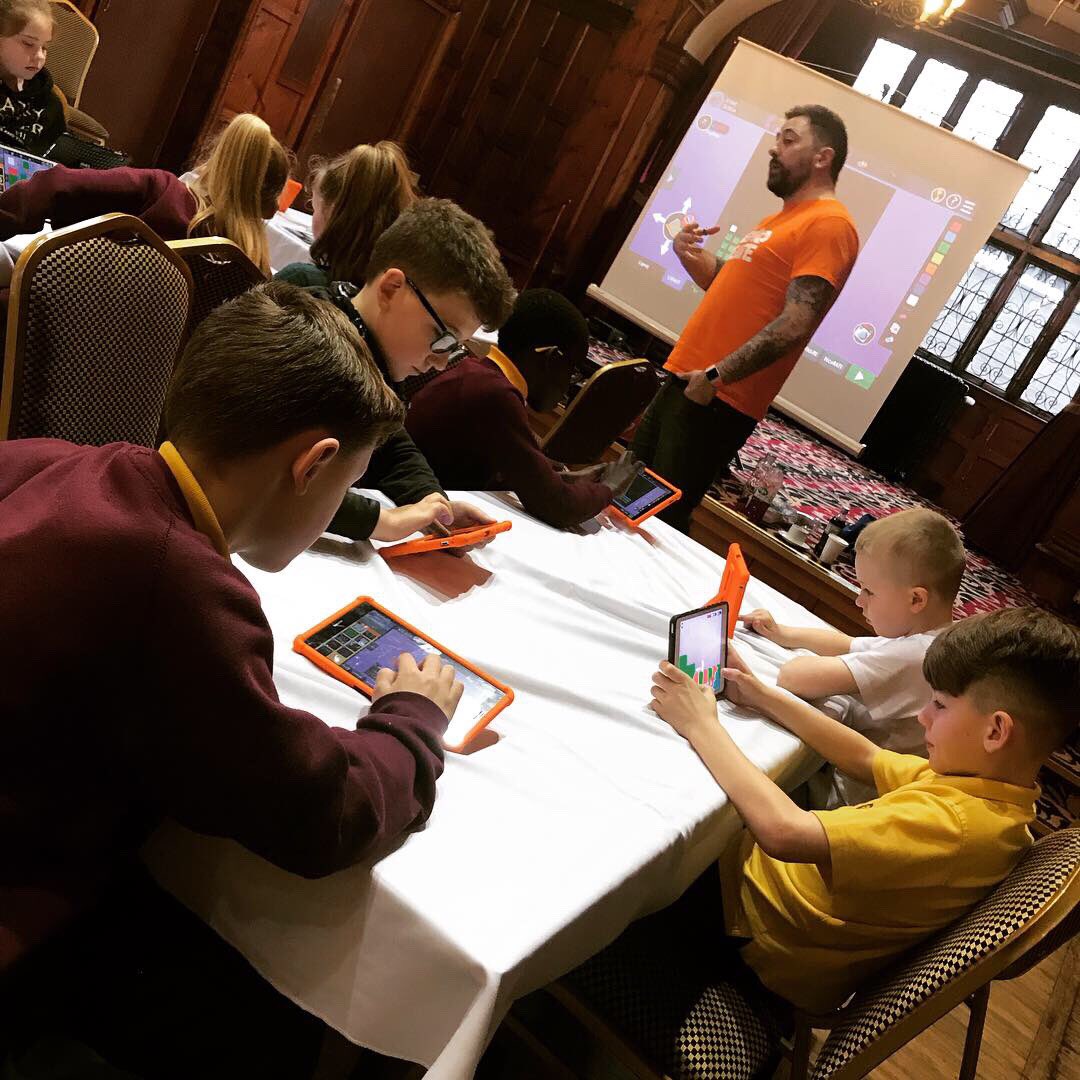 MakoCreateUK's tweet image. We’re busy helping students of @gems_salford become #ComputerGameDesigners today with @salfordcanal’s #BSW19 project.
#ComputerGameDesign #RetroGameDesign #GameDesign #GameMakers #britishscienceweek #makocreate