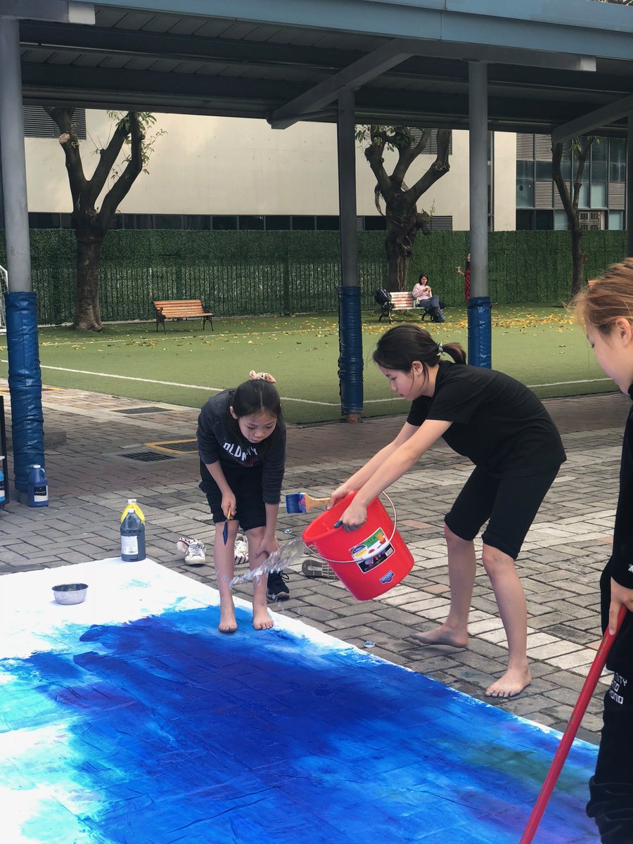 florencefarm's tweet photo. The "Rats" musical crew at elementary school of #AISGZ had fun exploring new painting tools and materials #FUTUREREADY #IBPYP #PYPPROFILE #MURALPAINTING https://t.co/HoINK7V398