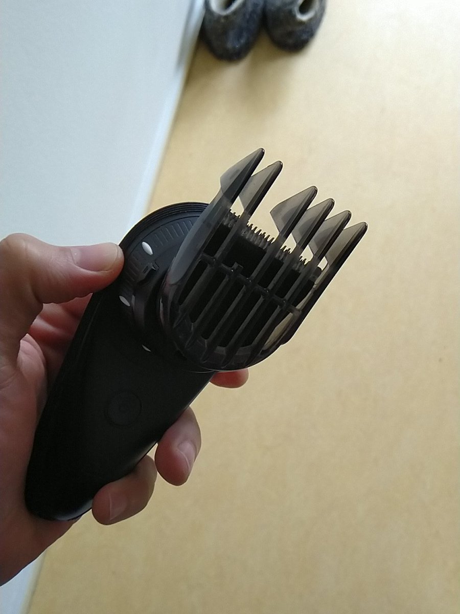 noahdecoco's tweet photo. Hey @PhilipsNL, where can I get replacement combs for my electrical shaver? As you can see, I've got a tooth missing but my dentist won't help me on this one. https://t.co/Wxt2RQz23I